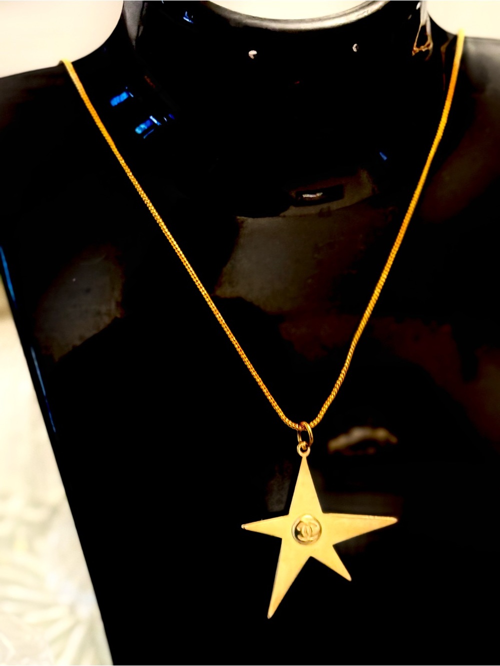 Authentic &Original !CHANEL Gold Star Charm large with a beautiful gold chain - Picture 2 of 13